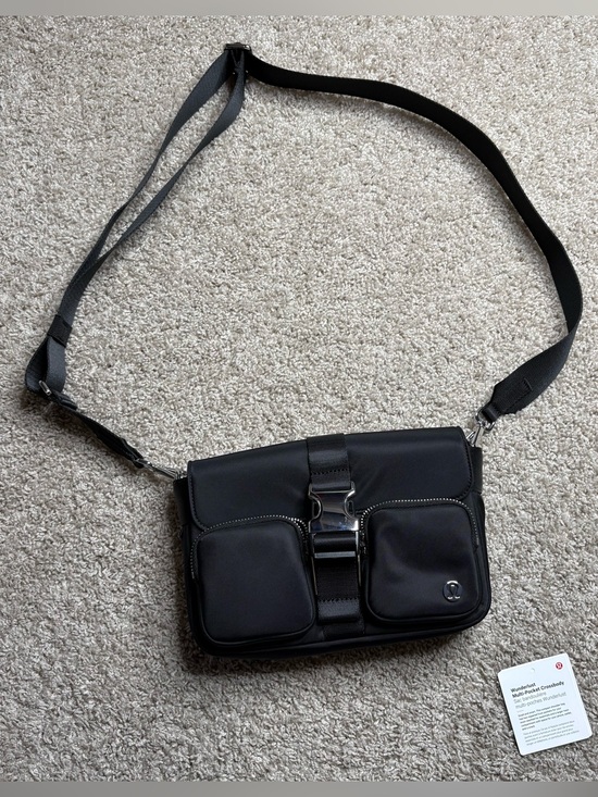 lululemon athletica Handbags - Lululemon Wunderlust Multi-Pocket Crossbody Bag 3L